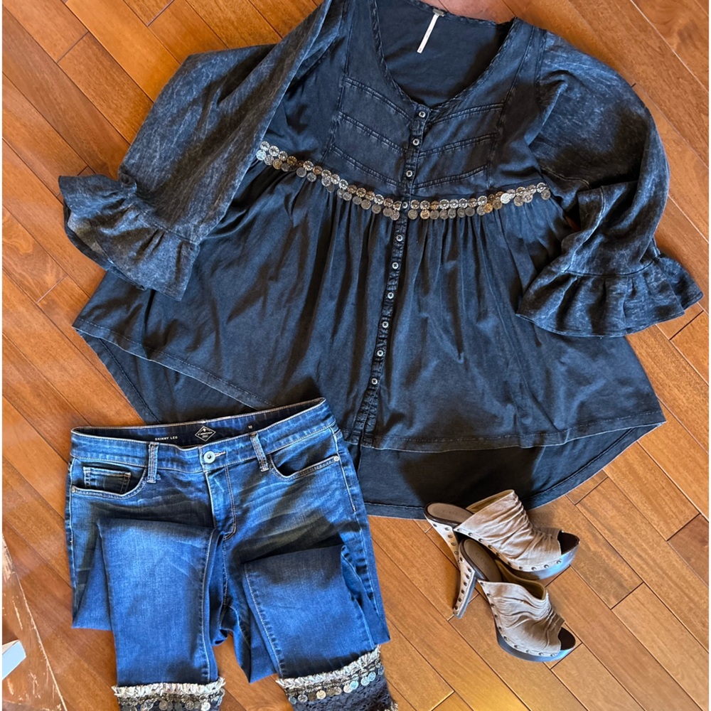 Chic Charcoal Tunic with Lace Detail - Picture 7 of 16